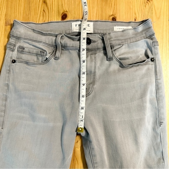 Frame Le Skinny de Jeanne Gray Distressed Hem Maralago Wash Mid Rise Size 27 - Picture 13 of 13